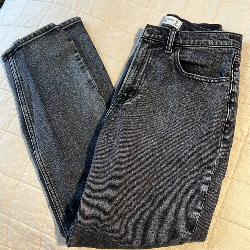 Abercrombie & Fitch Black Washed The Mom High rise jeans